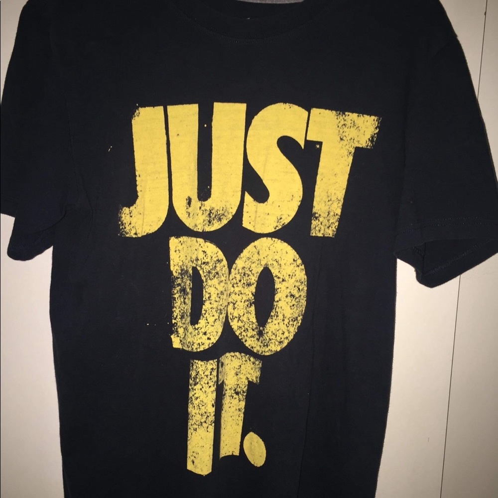 Nike Tee!!!!!!🔥🔥🔥🔥